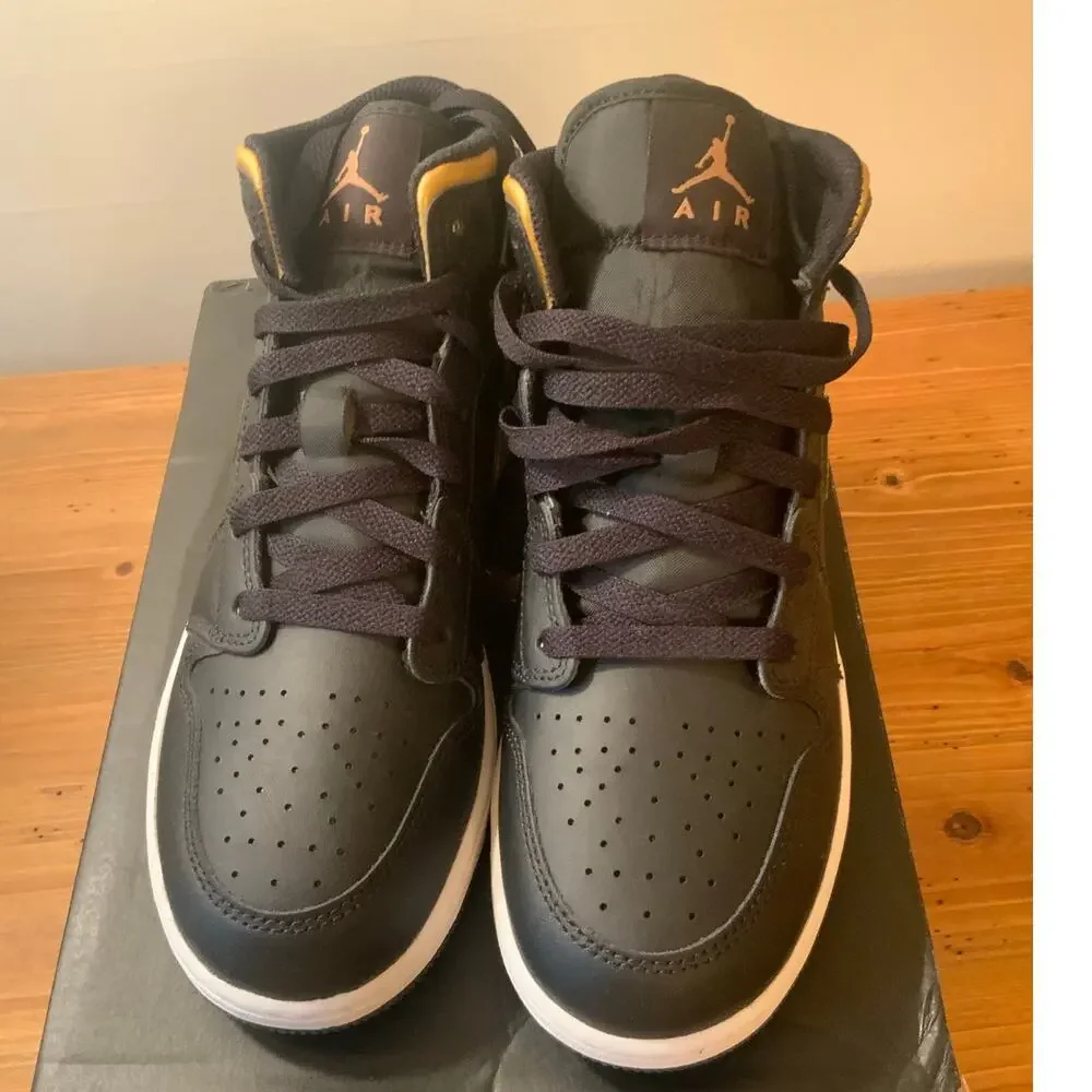 Nike‎ Air Jordan 1 Mid sneakers NIB youth size 6.5